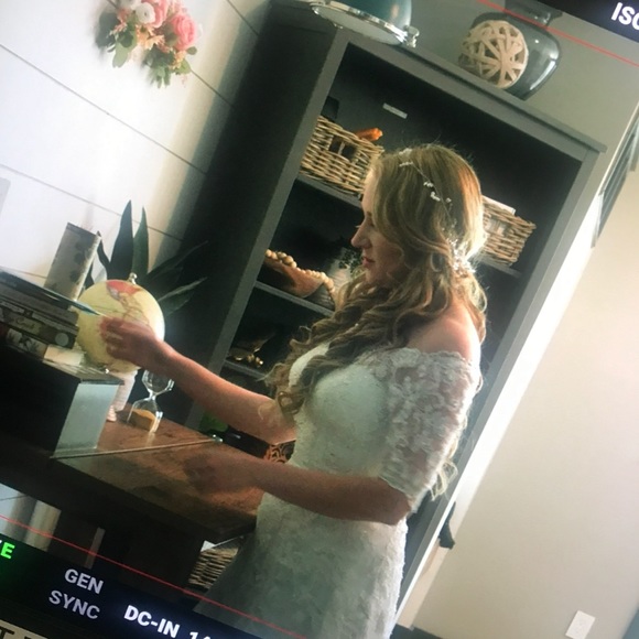 Wedding Dress! Great condition! easy used- Size 8. - Picture 4 of 10